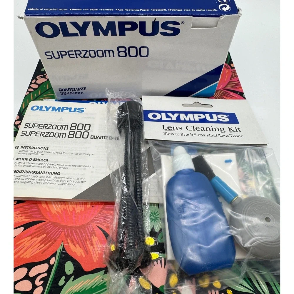 Olympus SuperZoom 800 35mm Film Camera Point and Shoot with Box and Case